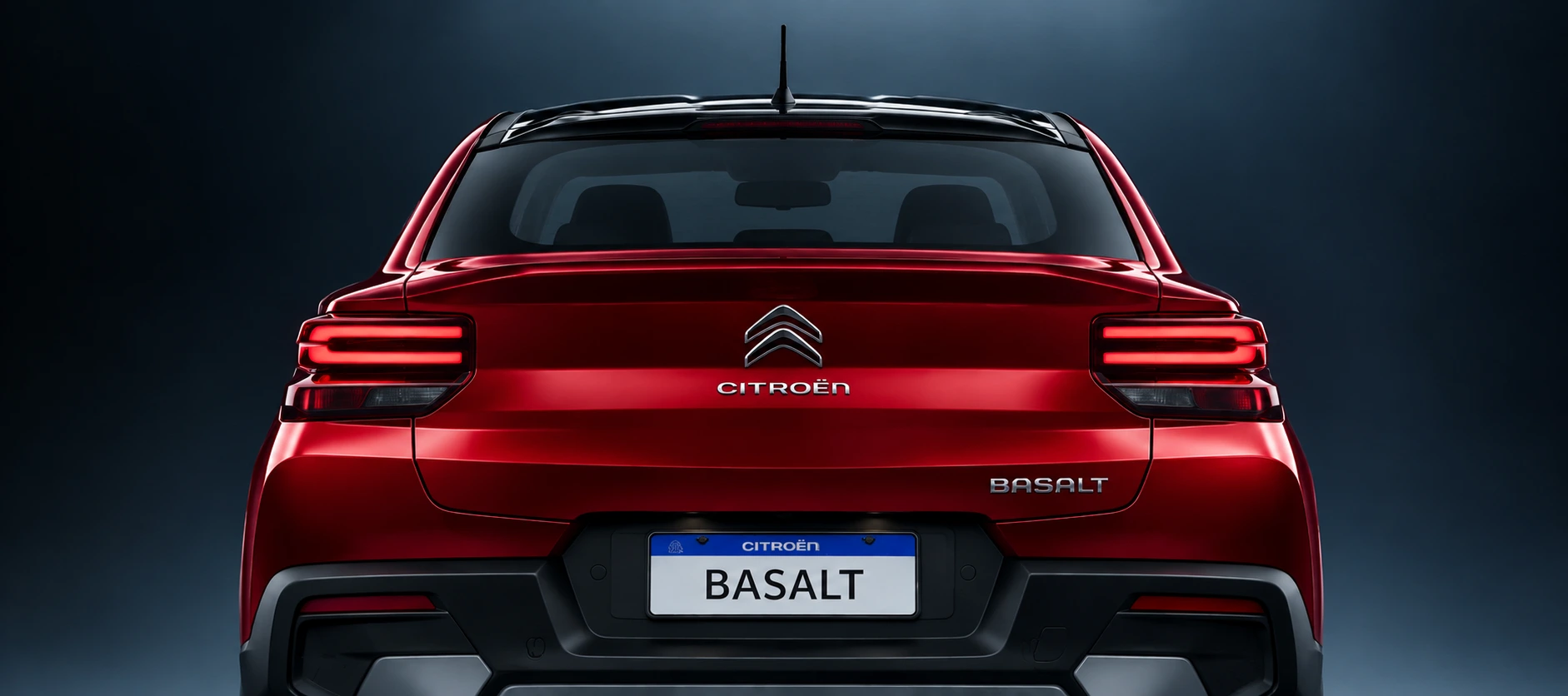 Citroën Basalt vermelho, vista traseira